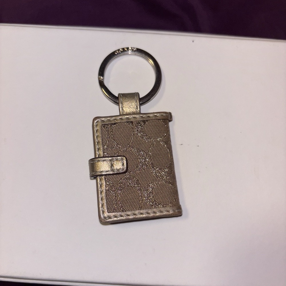 Flawed Coach Gold Heart Vtg Signature Leather Photo Frame Keychain Purse Charm - Picture 2 of 5
